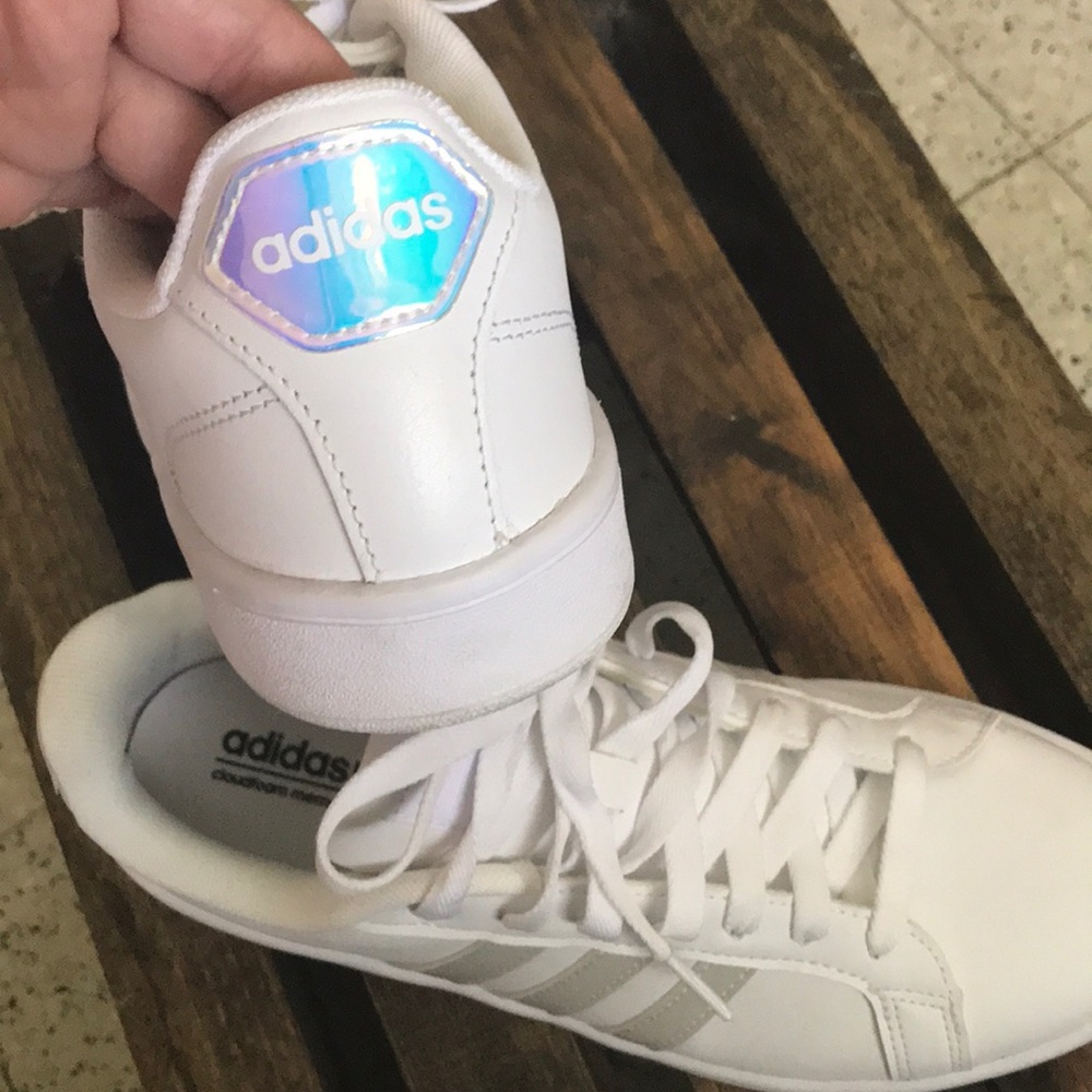 Adidas neo LIKE NEW!!! •8• iridescent details 🌟✨
